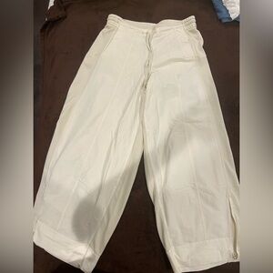 White flair bottom pants